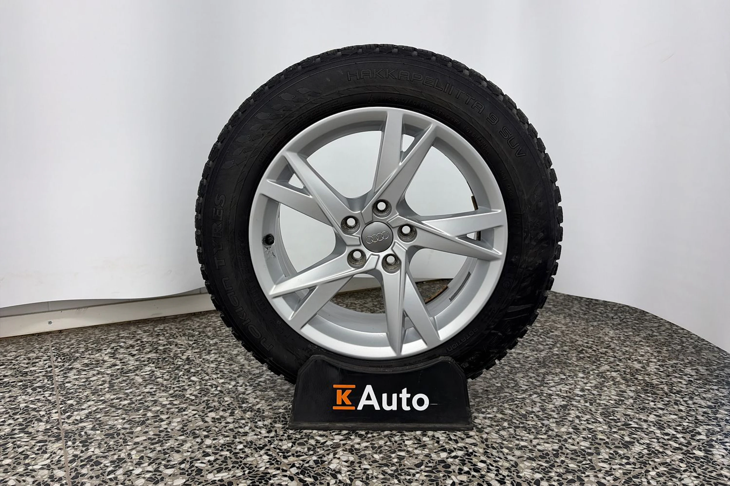 Valkoinen Audi Q3 2017 kuva 10.