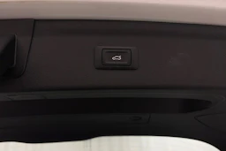Valkoinen Audi Q3 2017 kuva 12.