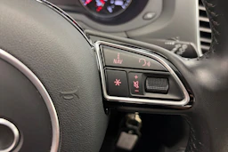 Valkoinen Audi Q3 2017 kuva 16.