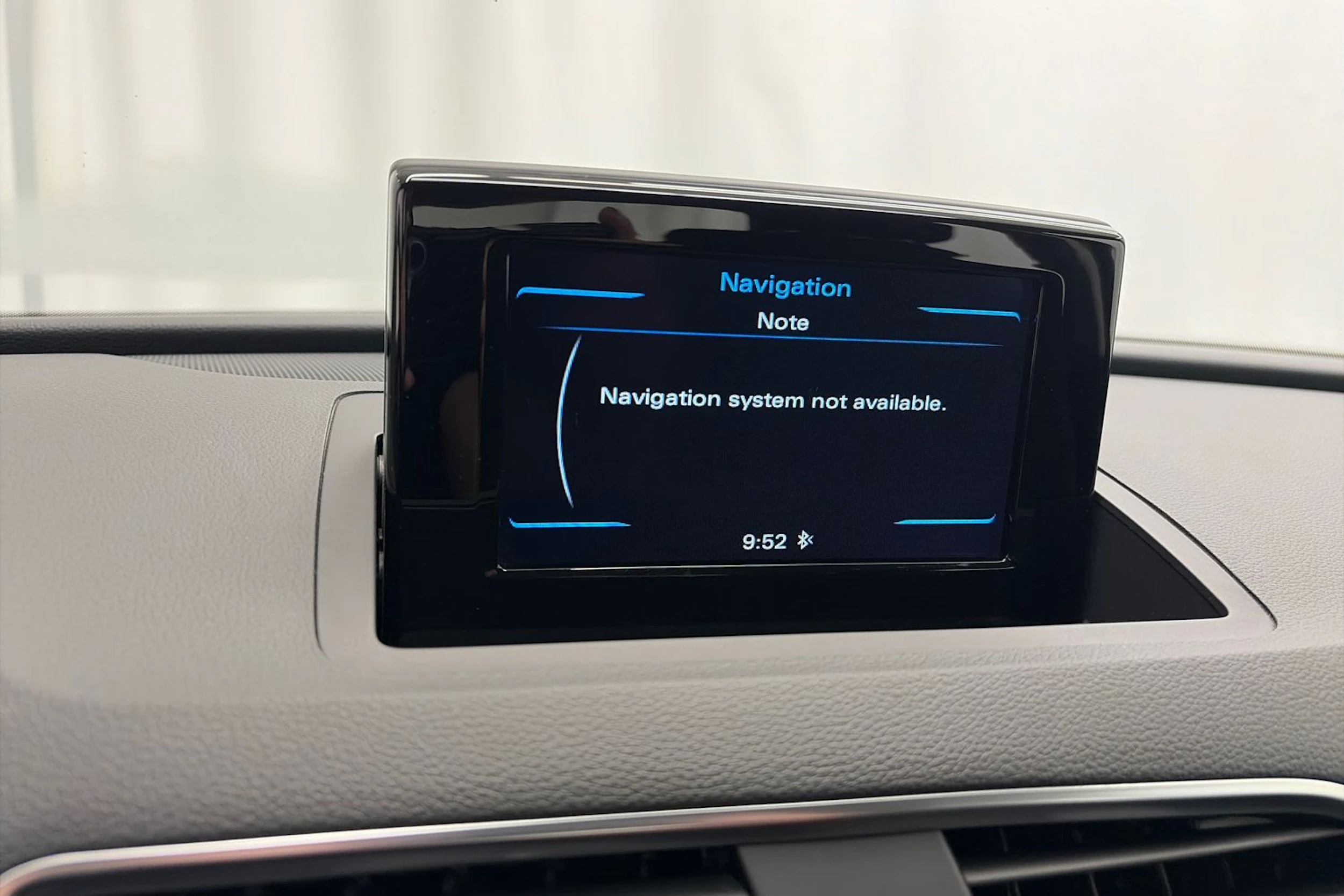 Valkoinen Audi Q3 2017 kuva 18.