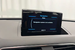 Valkoinen Audi Q3 2017 kuva 18.