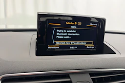 Valkoinen Audi Q3 2017 kuva 19.