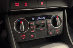 Valkoinen Audi Q3 2017 kuva 24.