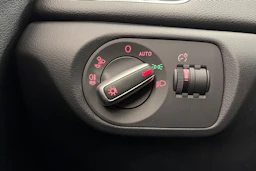 Valkoinen Audi Q3 2017 kuva 25.