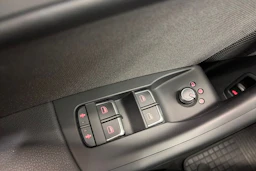 Valkoinen Audi Q3 2017 kuva 26.