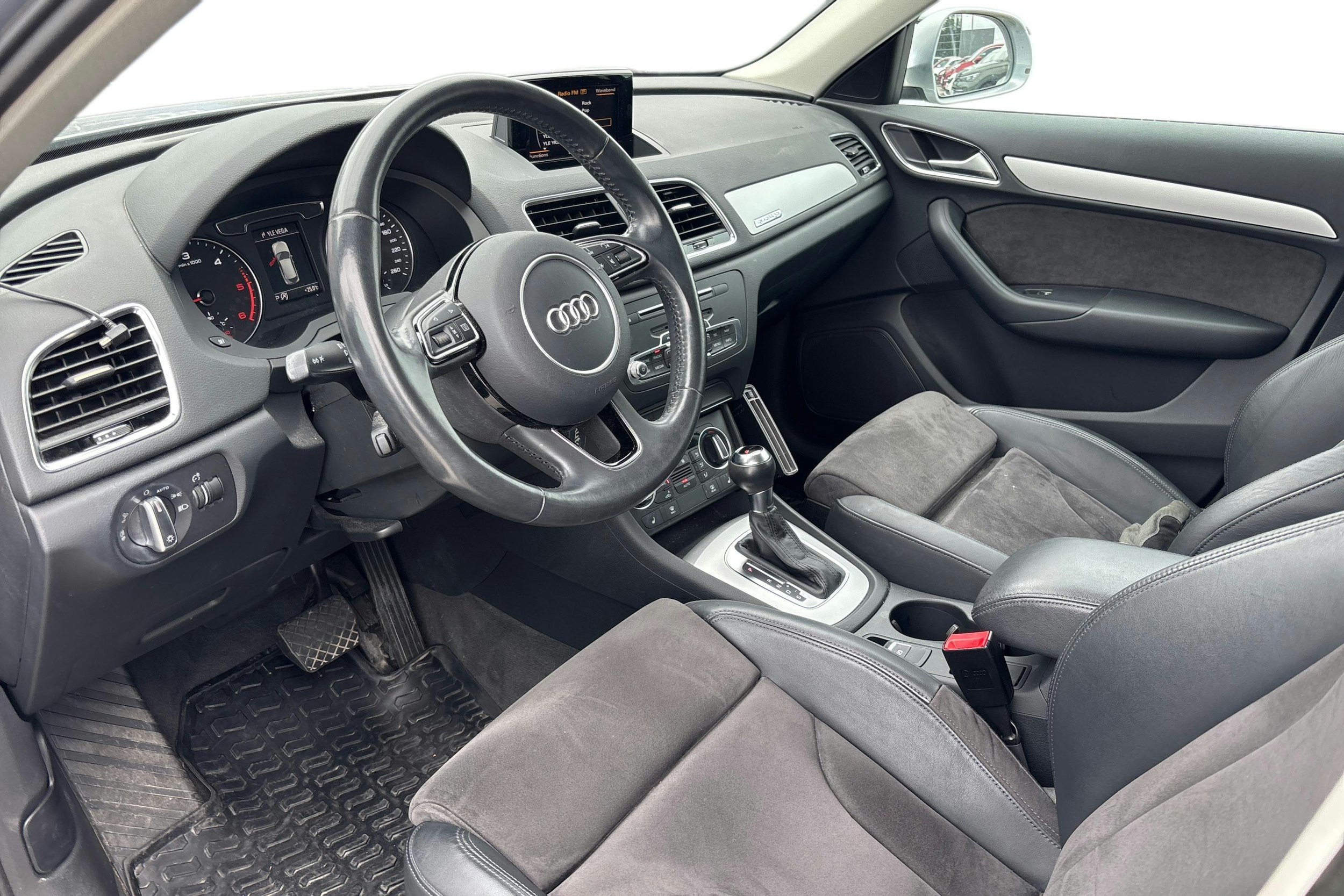 hopea Audi Q3 2017 kuva 3.