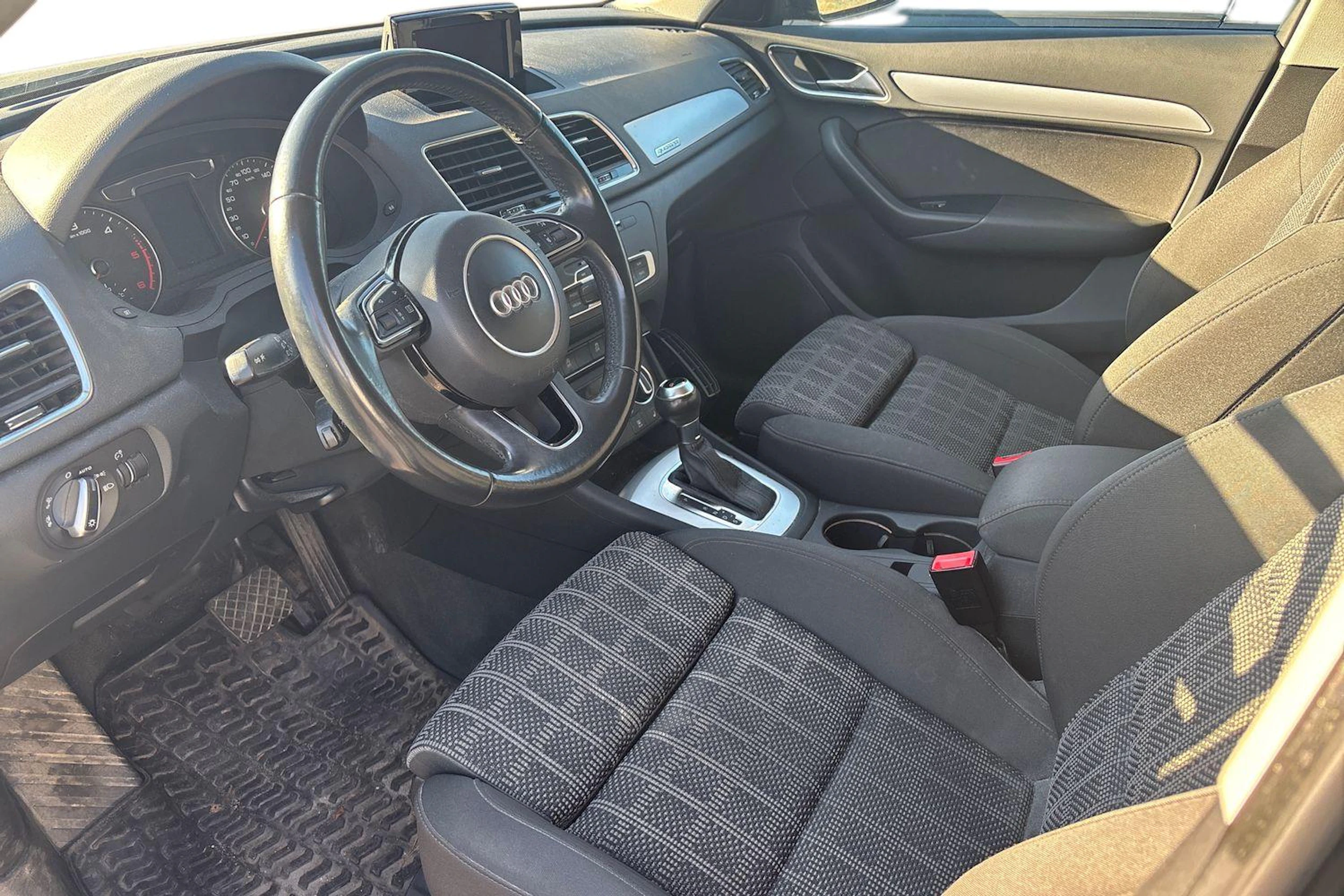 met. musta Audi Q3 2017 kuva 3.