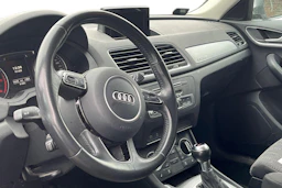 Harmaa Audi Q3 2018 kuva 3.