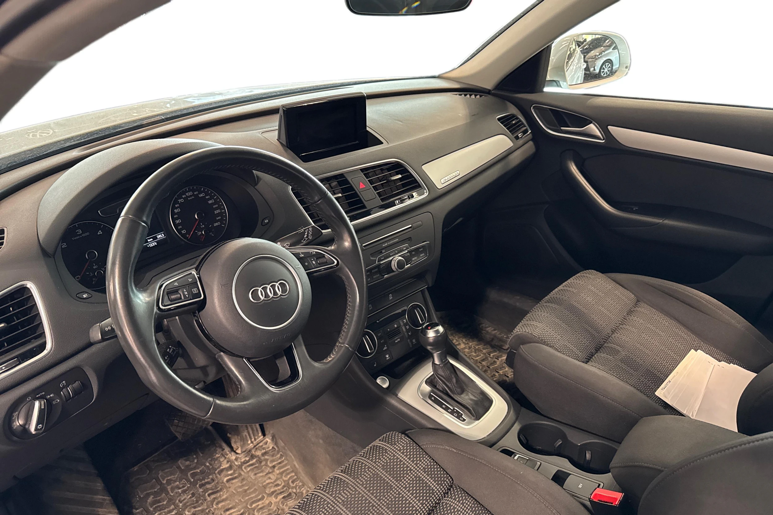 valkoinen Audi Q3 2018 kuva 3.