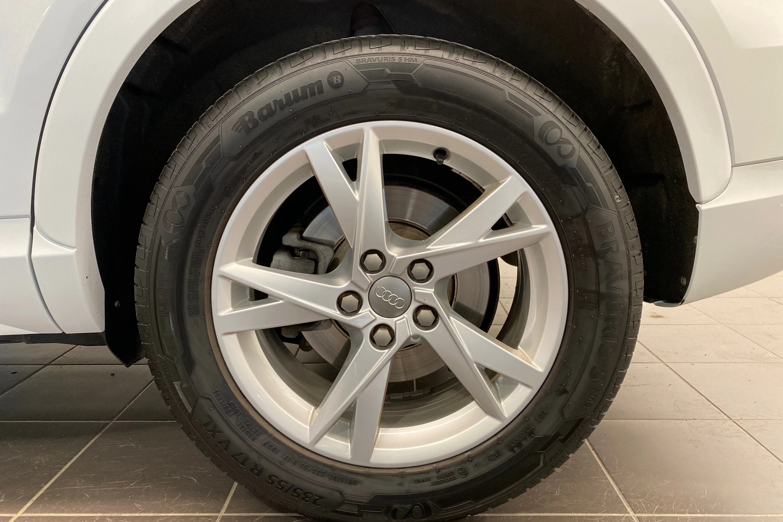 valkoinen Audi Q3 2018 kuva 13.