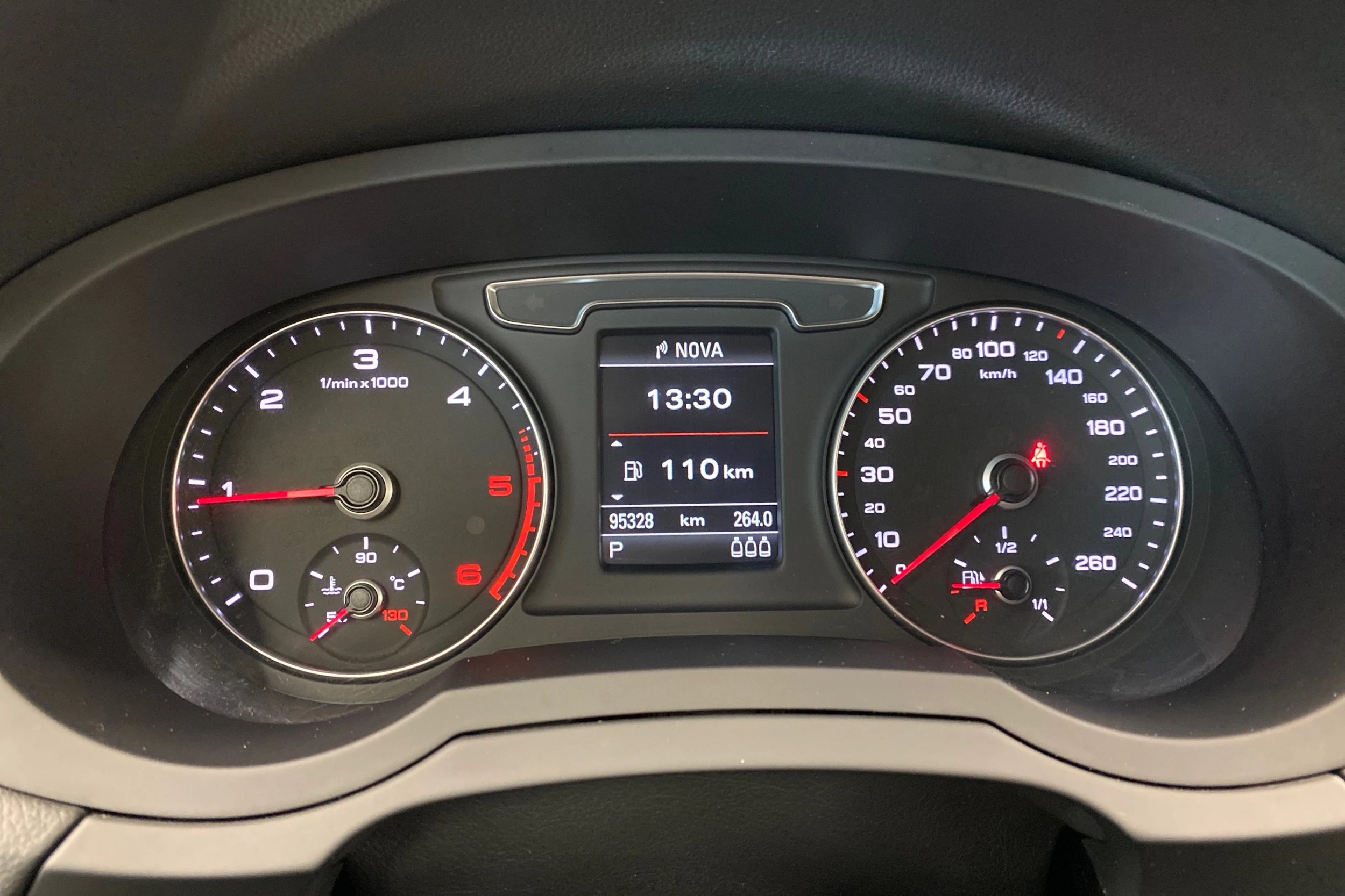 valkoinen Audi Q3 2018 kuva 15.