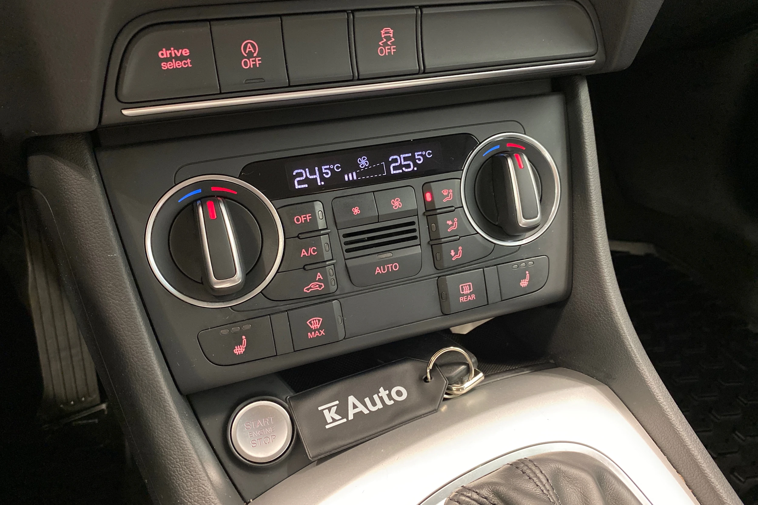valkoinen Audi Q3 2018 kuva 19.