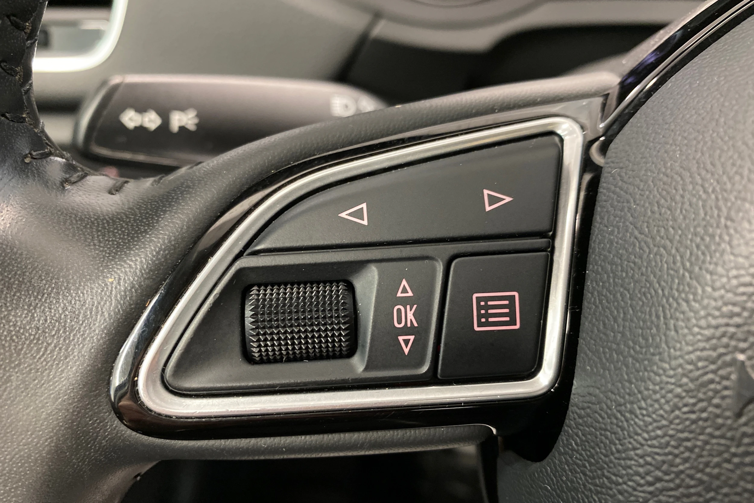 valkoinen Audi Q3 2018 kuva 22.