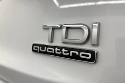 valkoinen Audi Q3 2018 kuva 27.