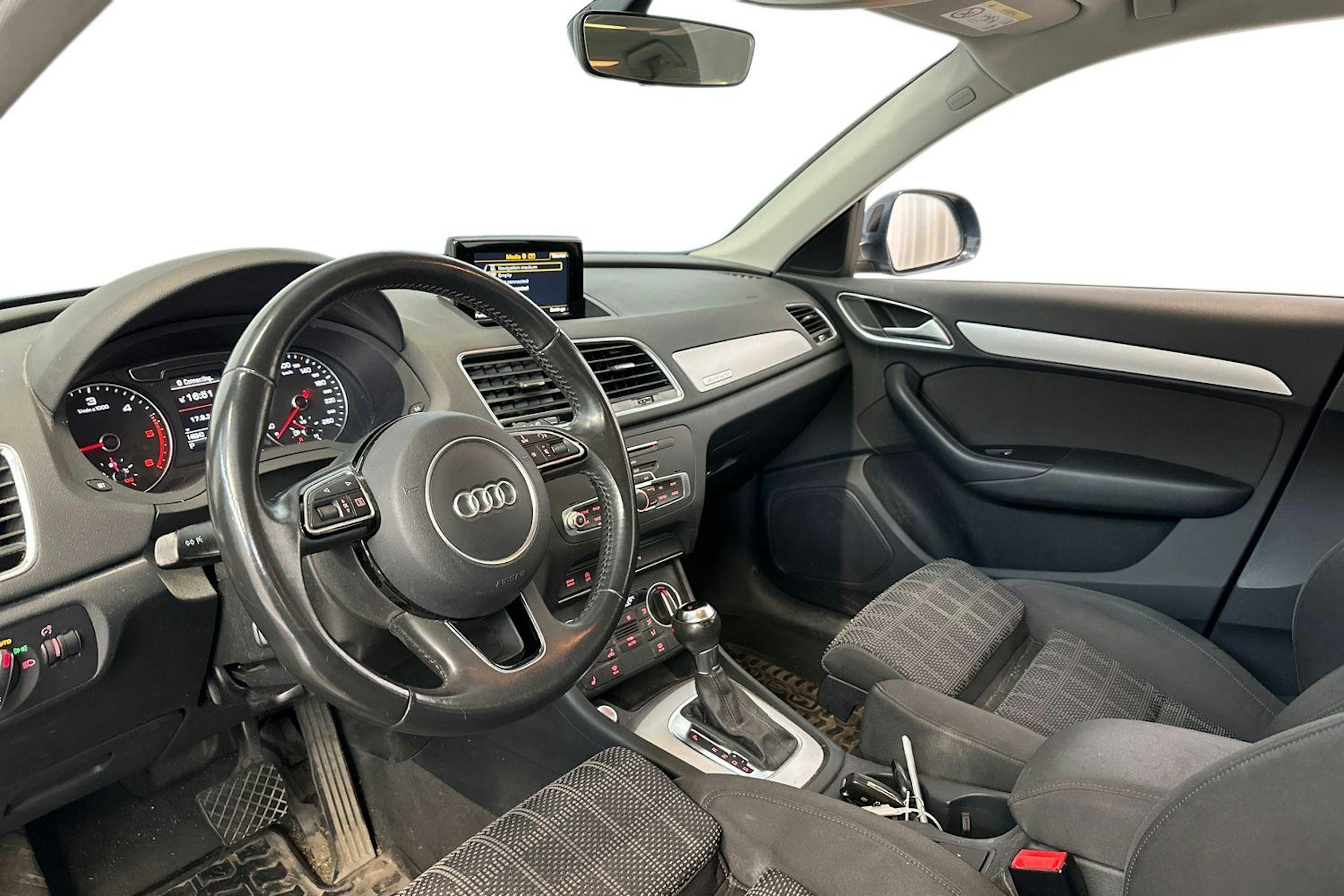sininen Audi Q3 2018 kuva 3.