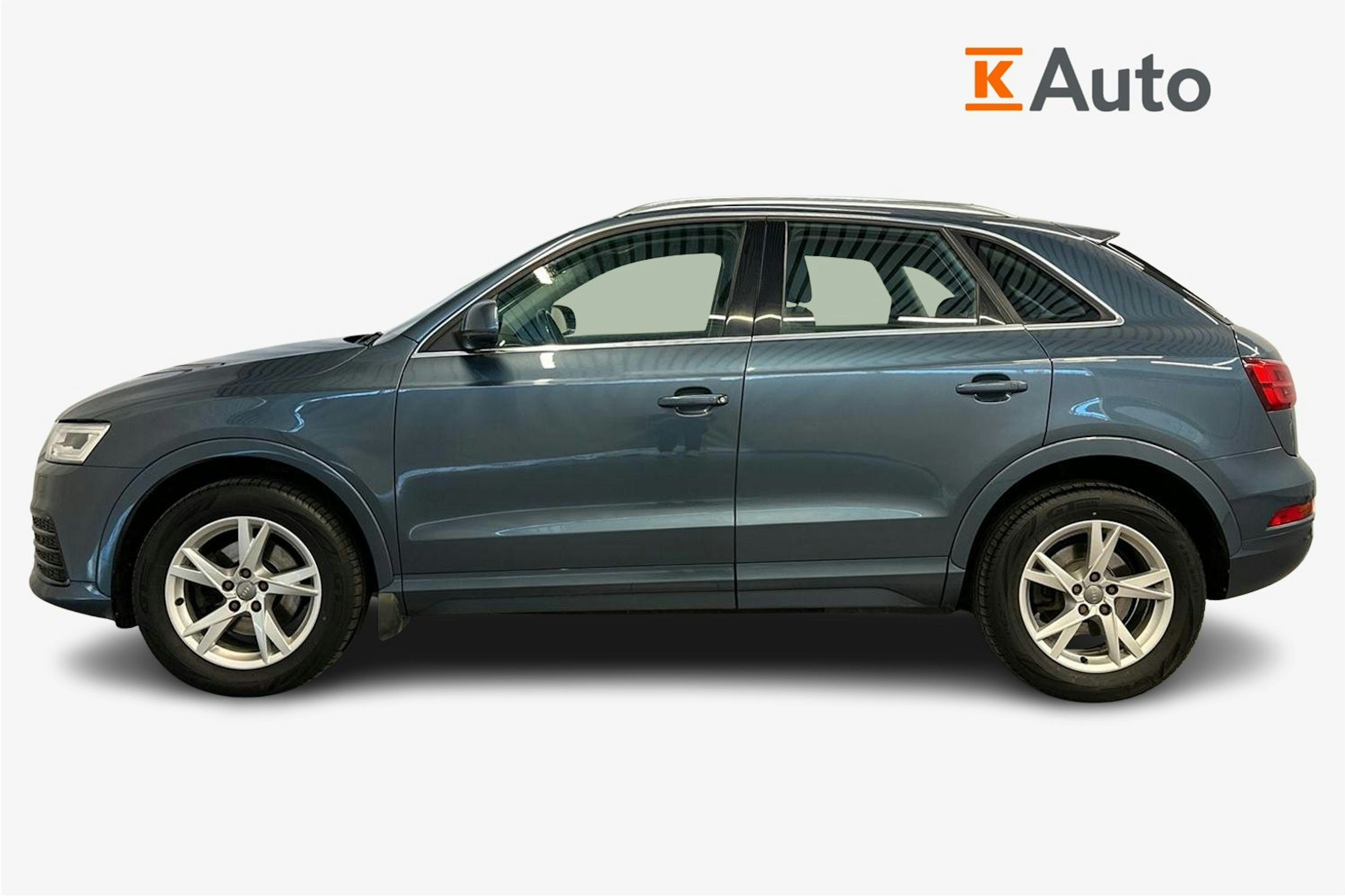sininen Audi Q3 2018 kuva 6.