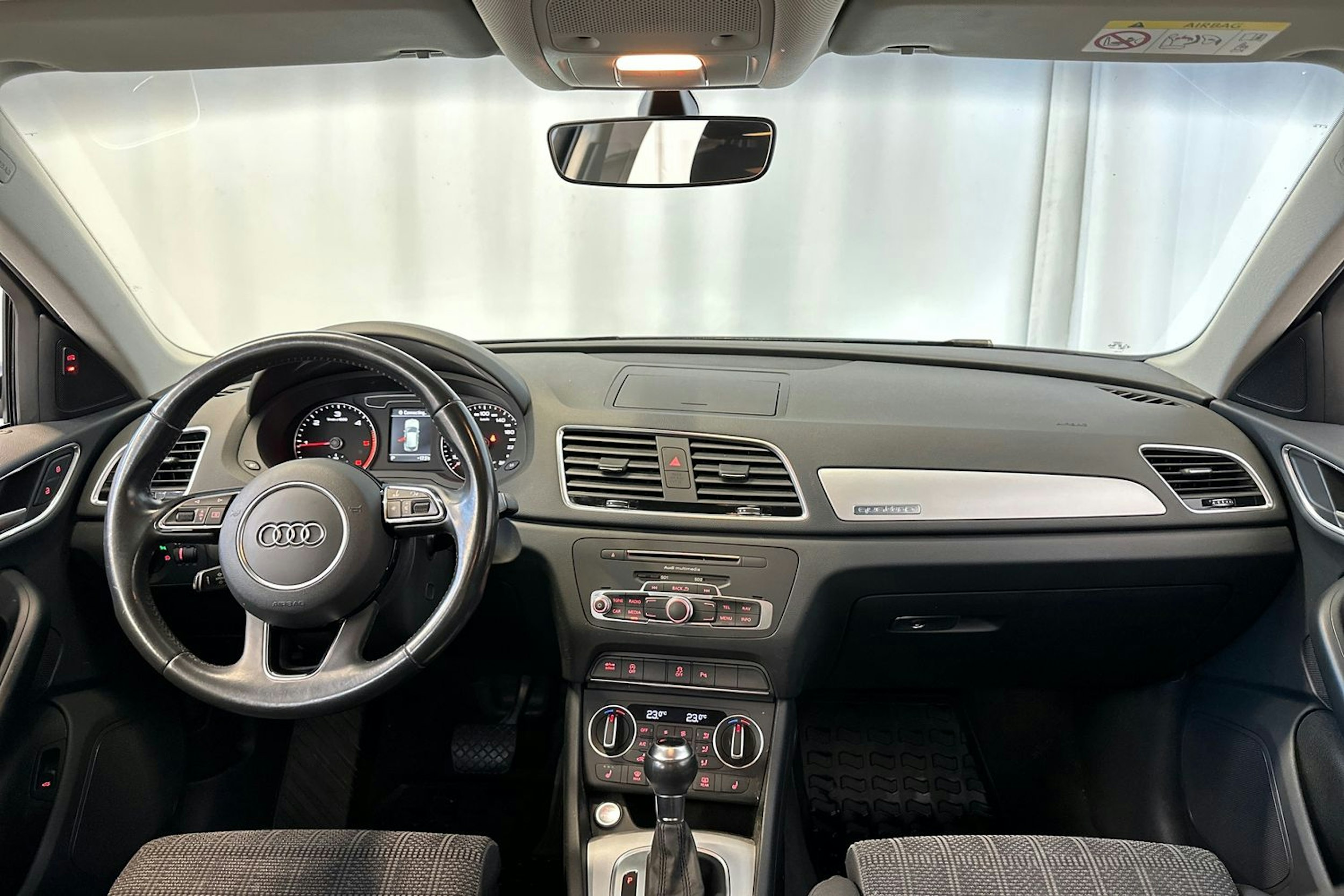sininen Audi Q3 2018 kuva 16.