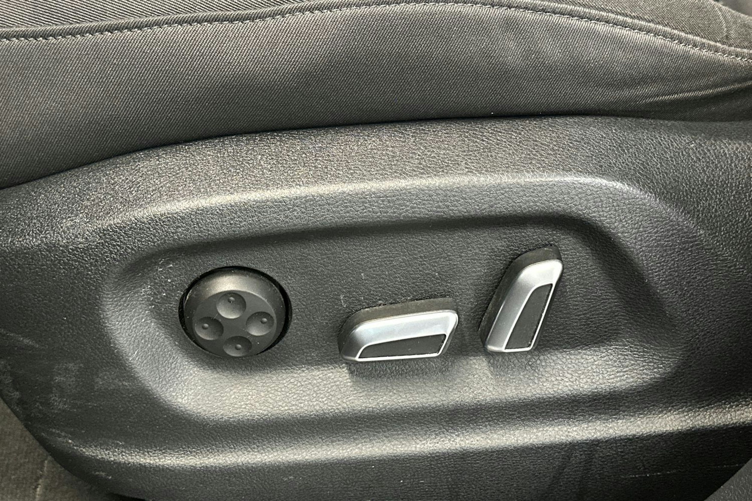 sininen Audi Q3 2018 kuva 23.