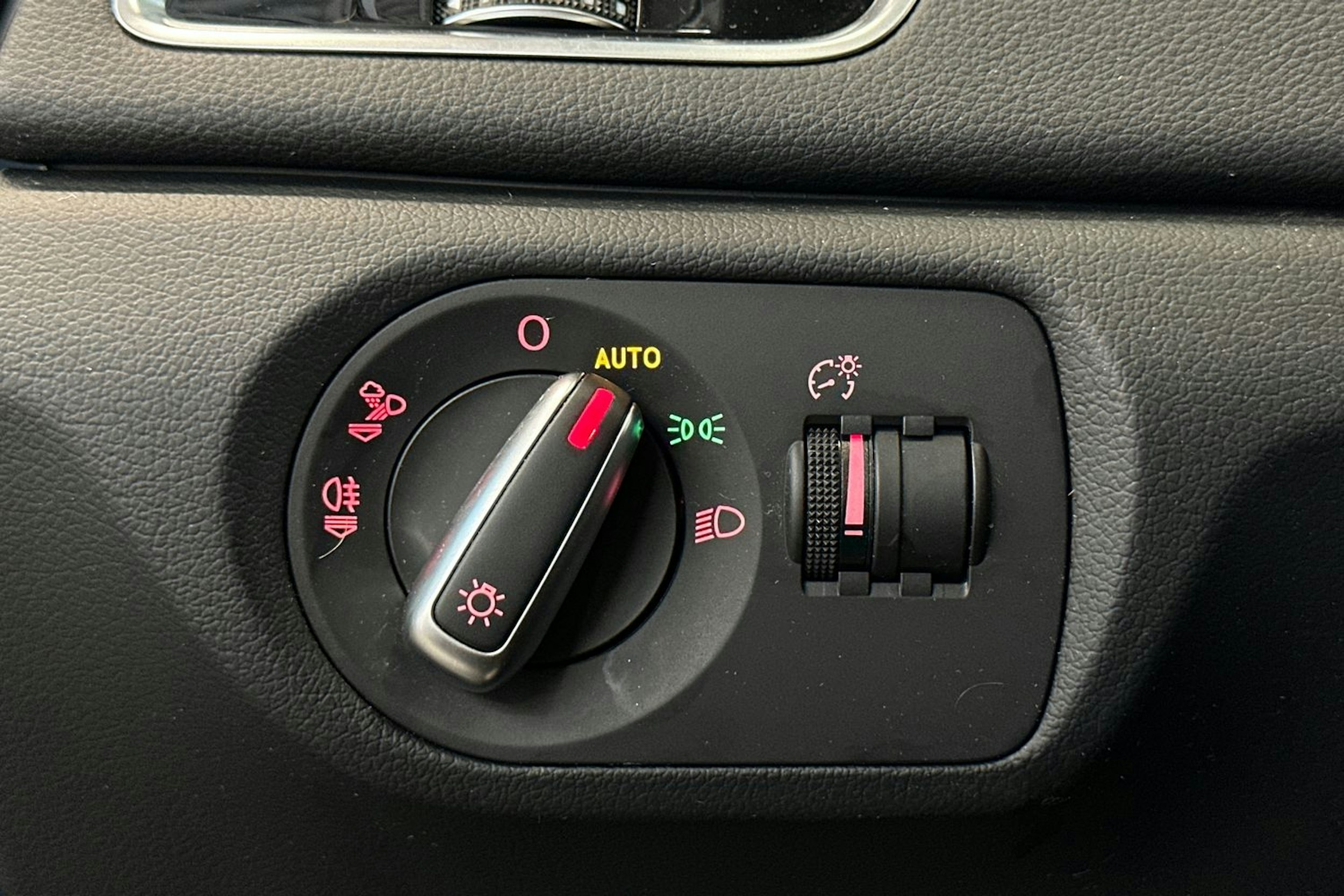 sininen Audi Q3 2018 kuva 24.