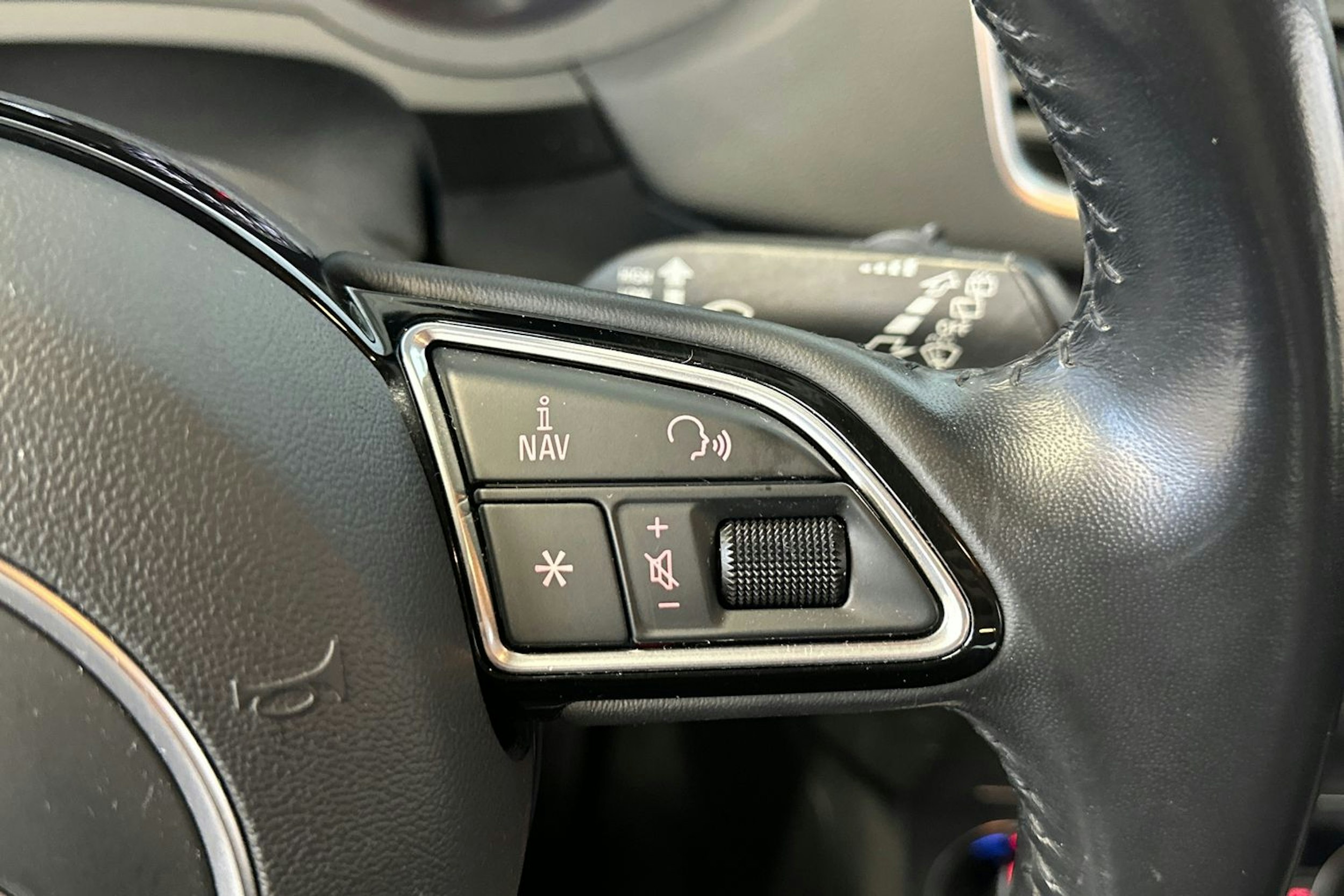 sininen Audi Q3 2018 kuva 26.