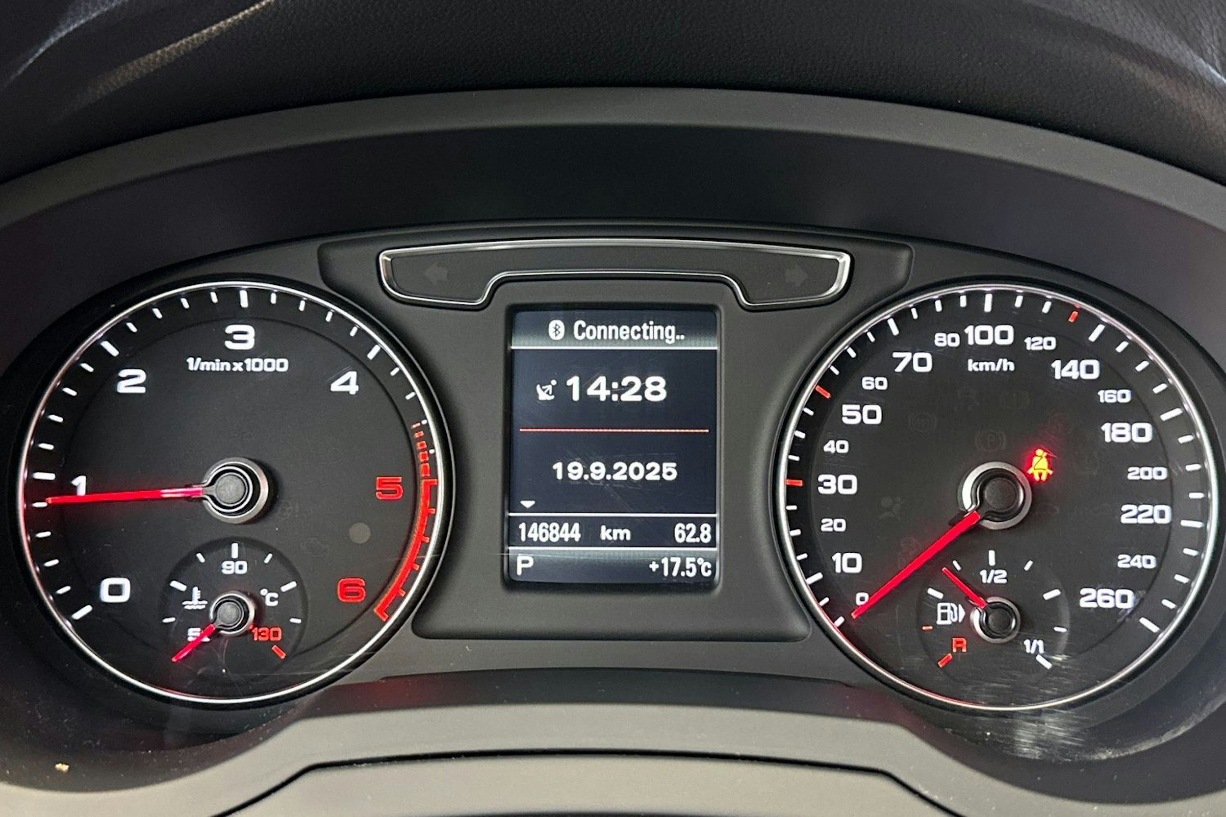 sininen Audi Q3 2018 kuva 28.