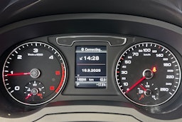 sininen Audi Q3 2018 kuva 28.