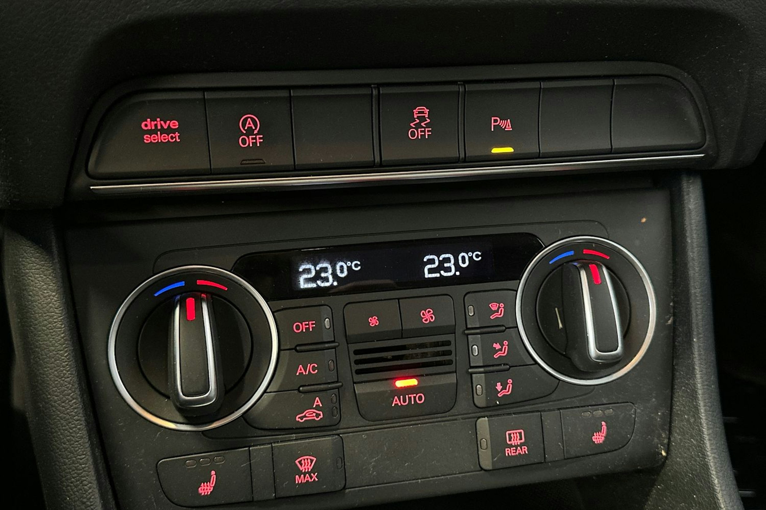 sininen Audi Q3 2018 kuva 30.