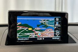 sininen Audi Q3 2018 kuva 32.