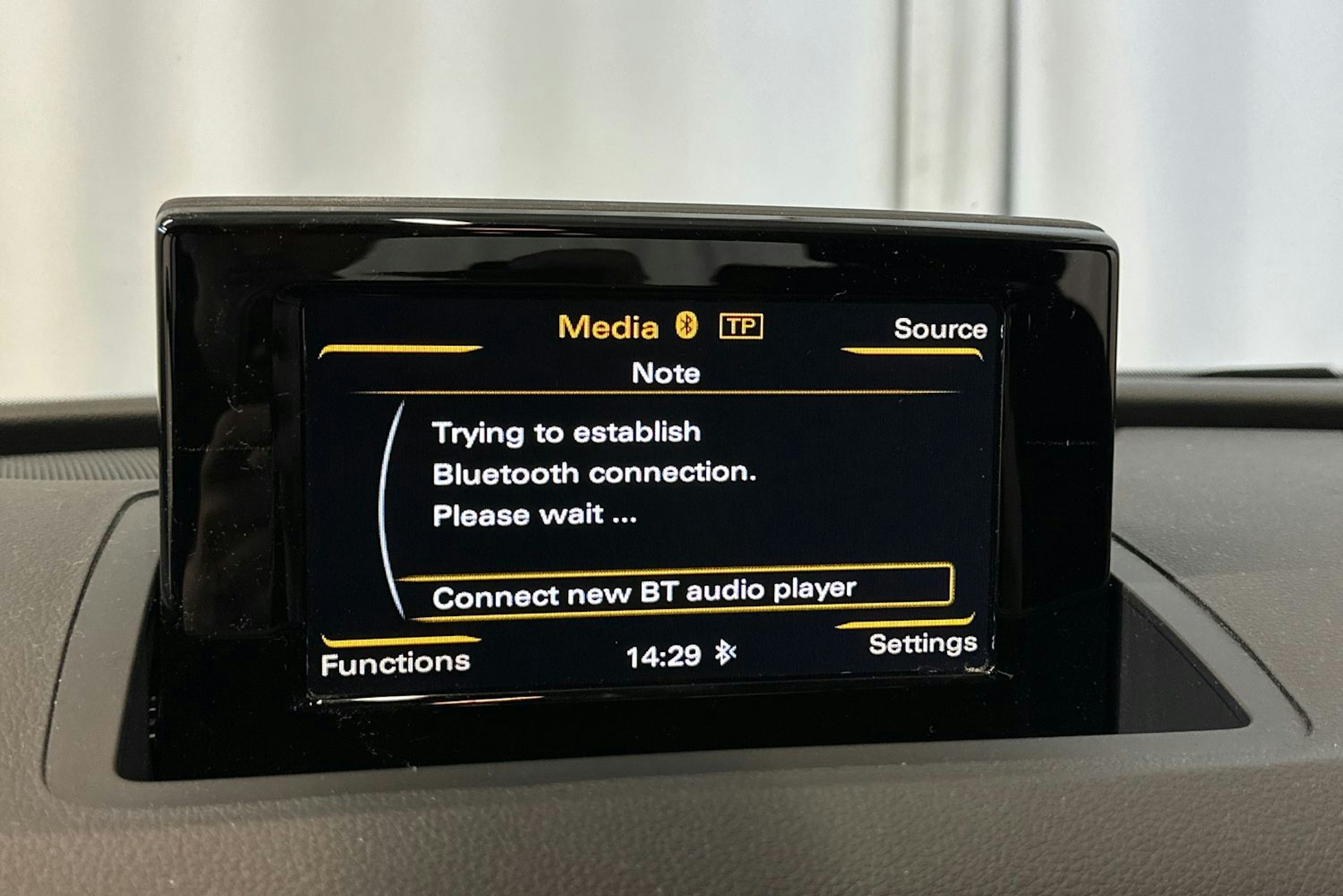 sininen Audi Q3 2018 kuva 33.