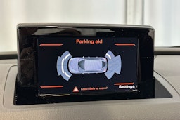 sininen Audi Q3 2018 kuva 36.