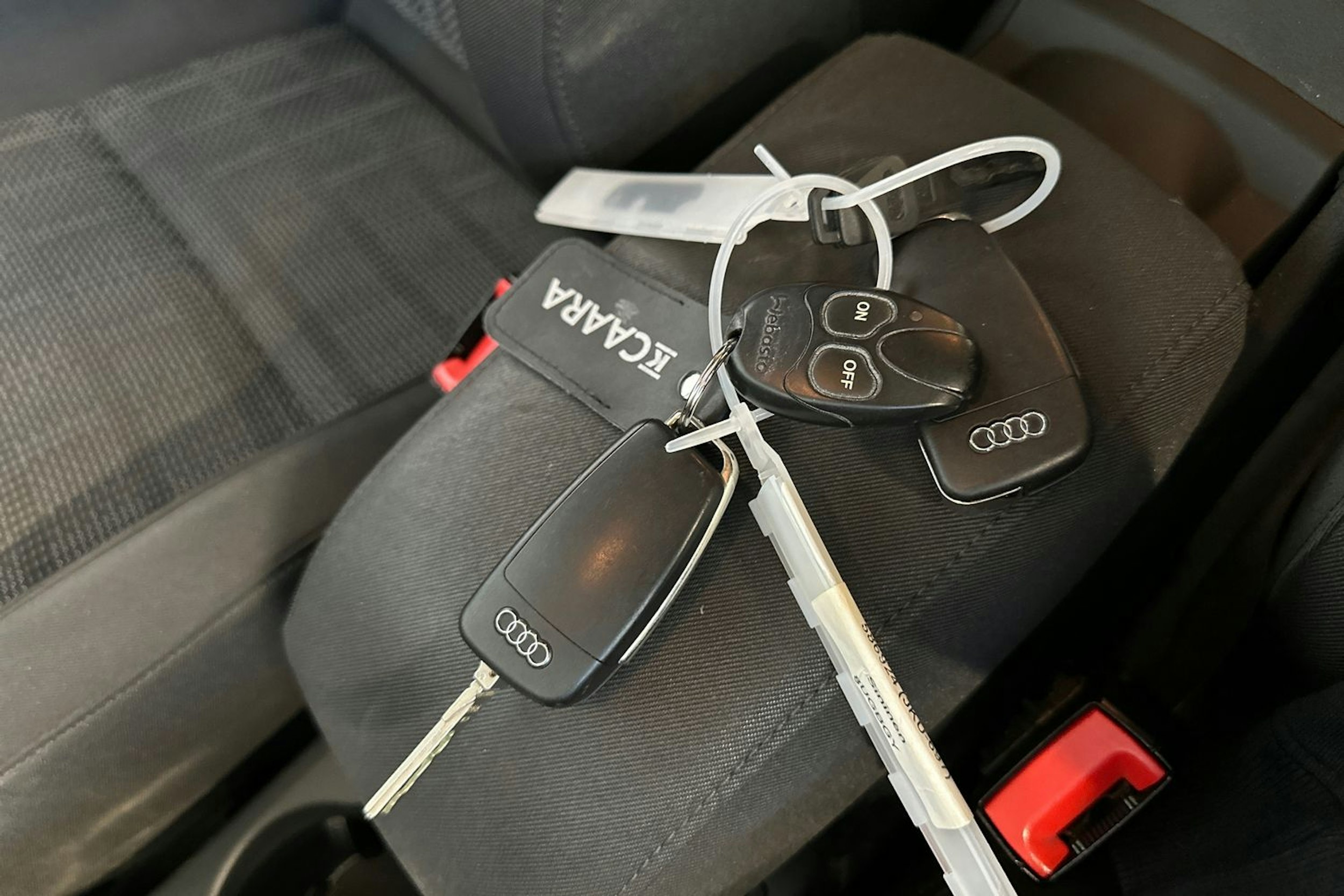 sininen Audi Q3 2018 kuva 37.