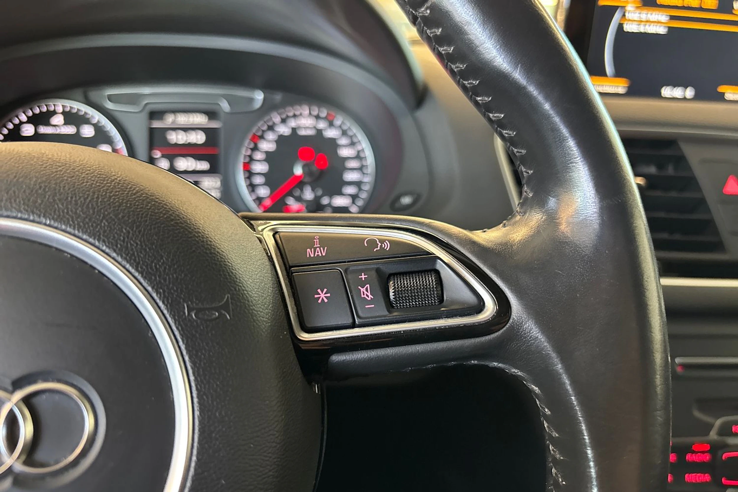 Sininen Audi Q3 2018 kuva 16.