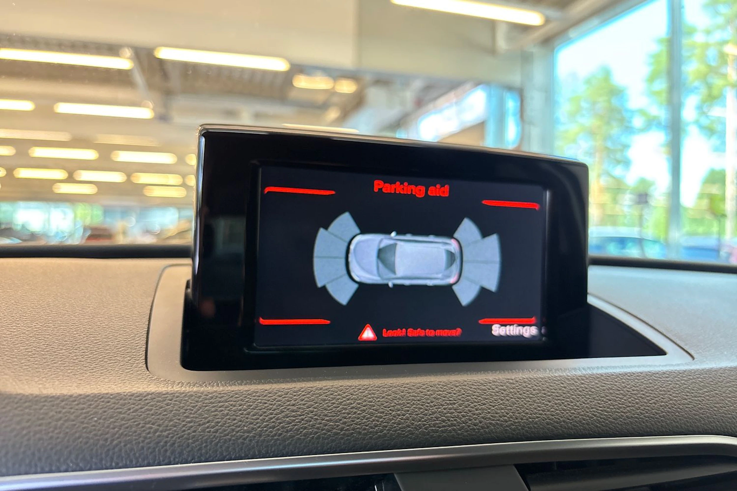 Sininen Audi Q3 2018 kuva 19.