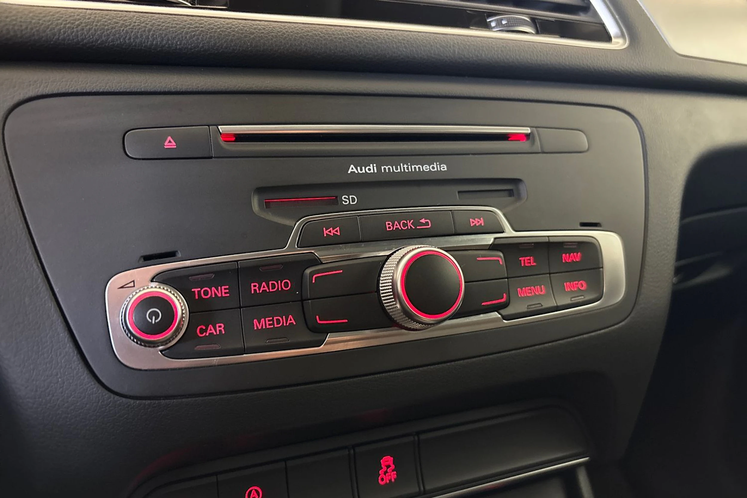 Sininen Audi Q3 2018 kuva 20.
