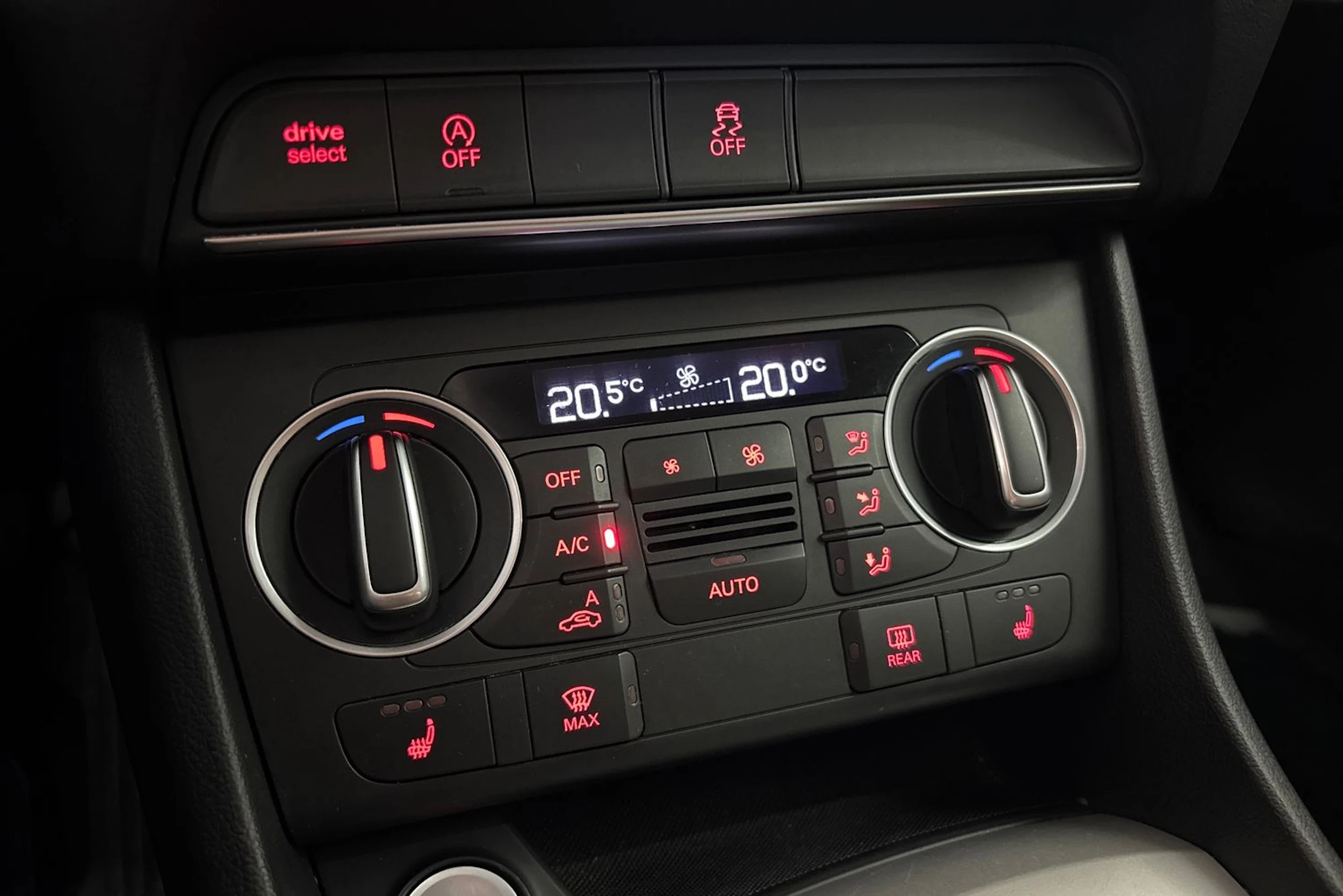 Sininen Audi Q3 2018 kuva 21.