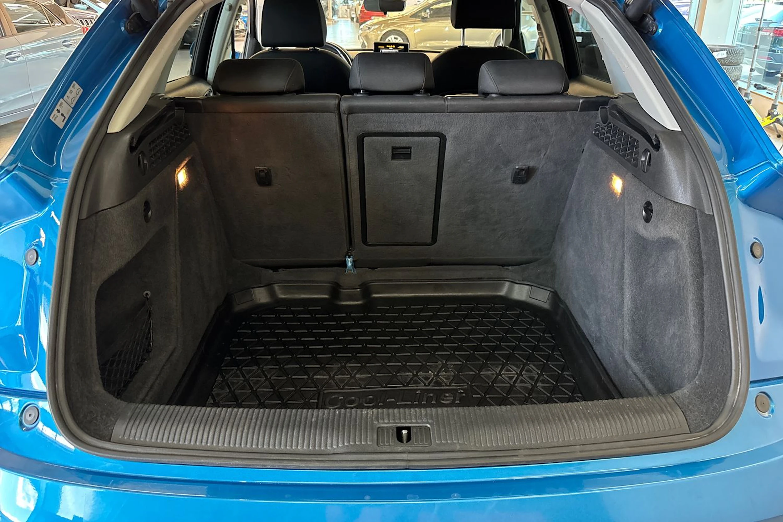 Sininen Audi Q3 2018 kuva 22.