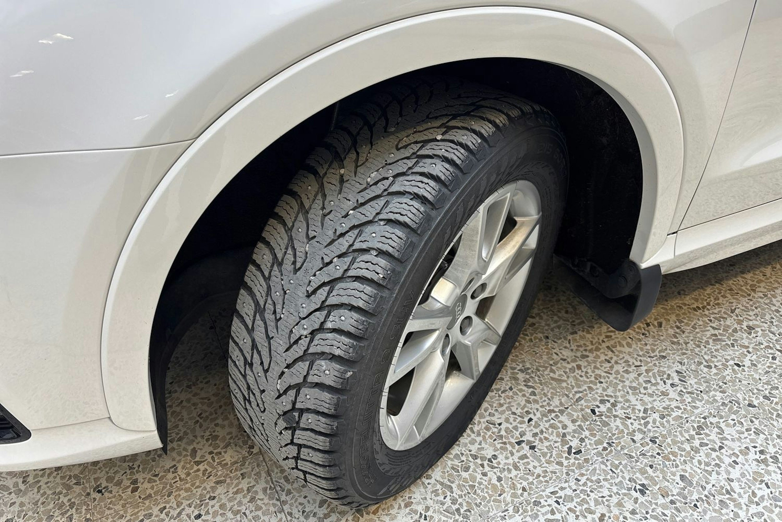 valkoinen Audi Q3 2018 kuva 13.