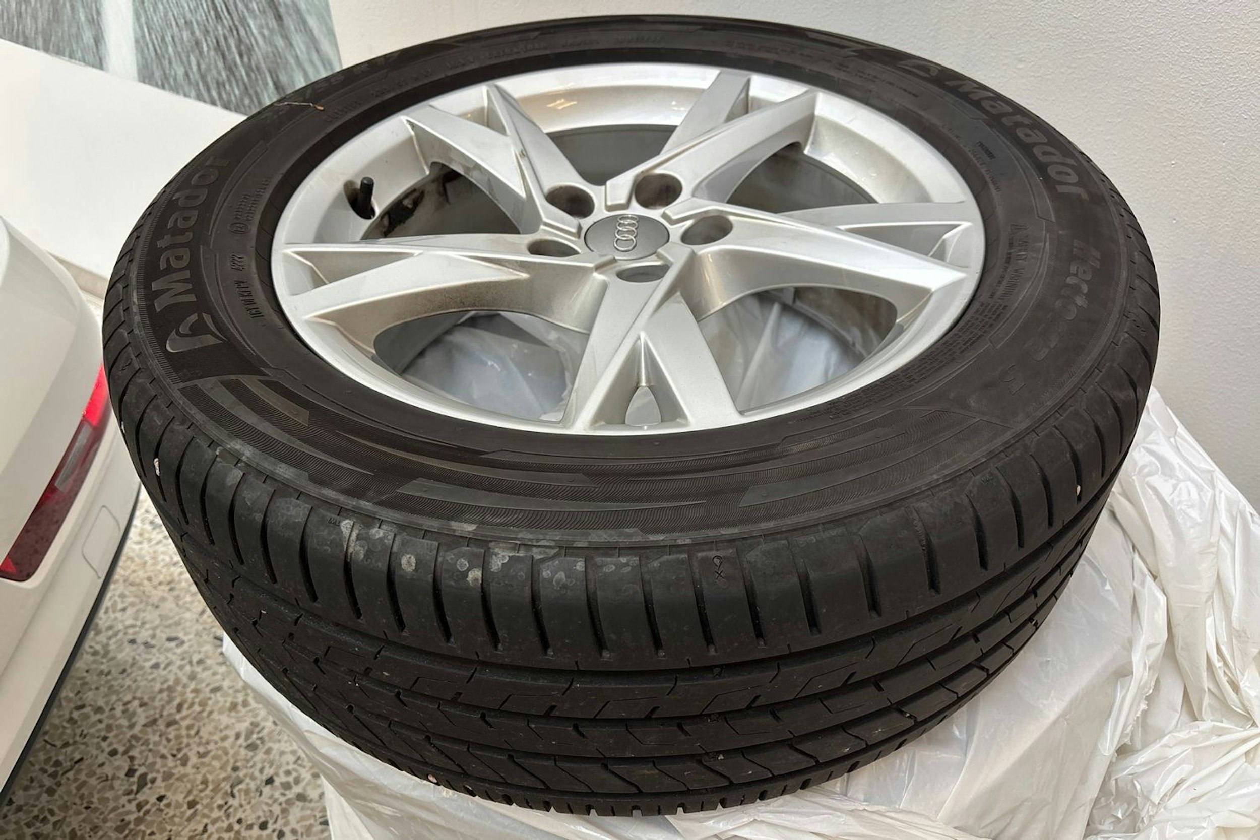 valkoinen Audi Q3 2018 kuva 14.