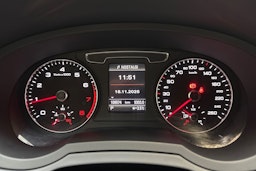 valkoinen Audi Q3 2018 kuva 20.