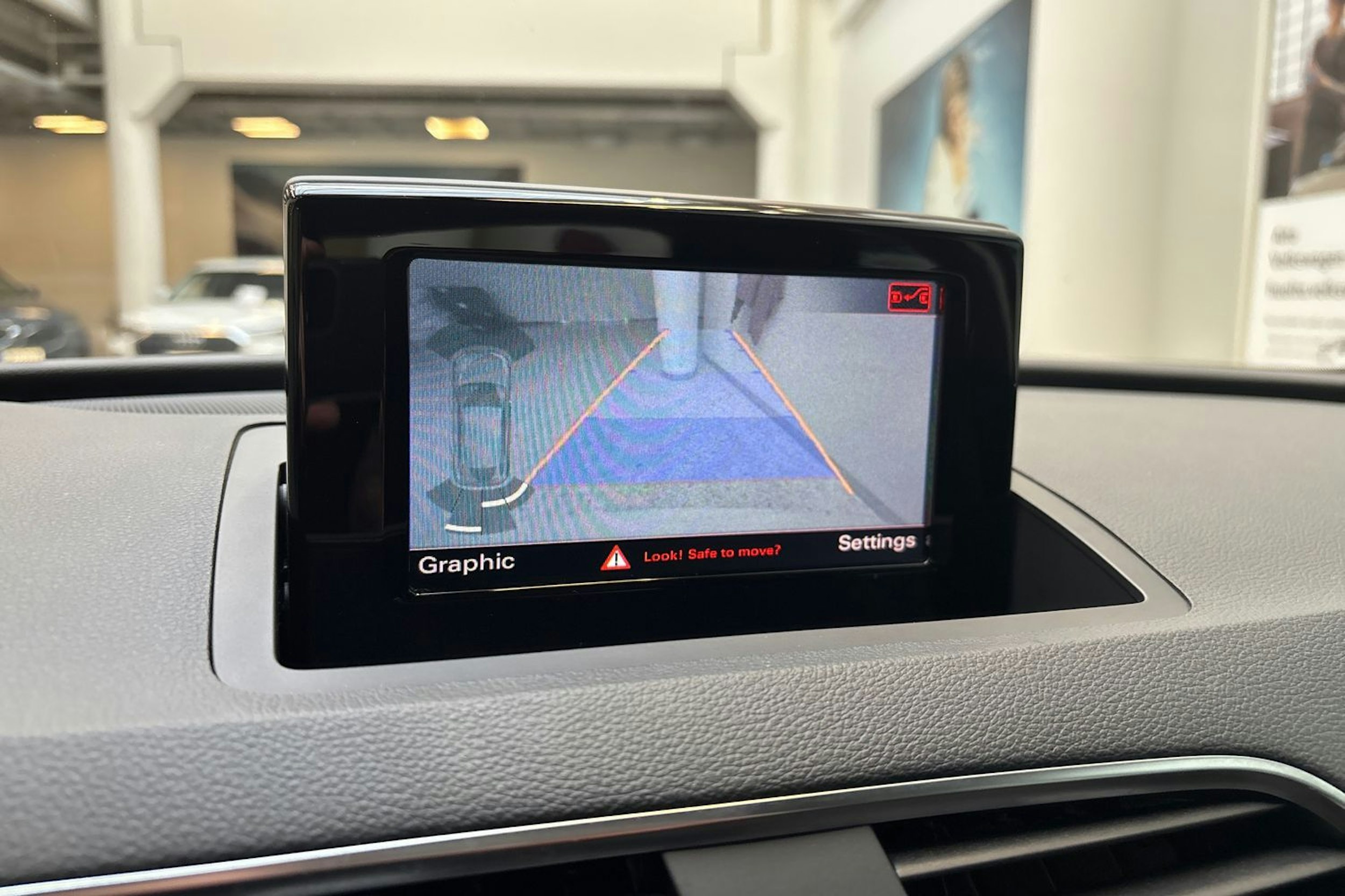 valkoinen Audi Q3 2018 kuva 21.