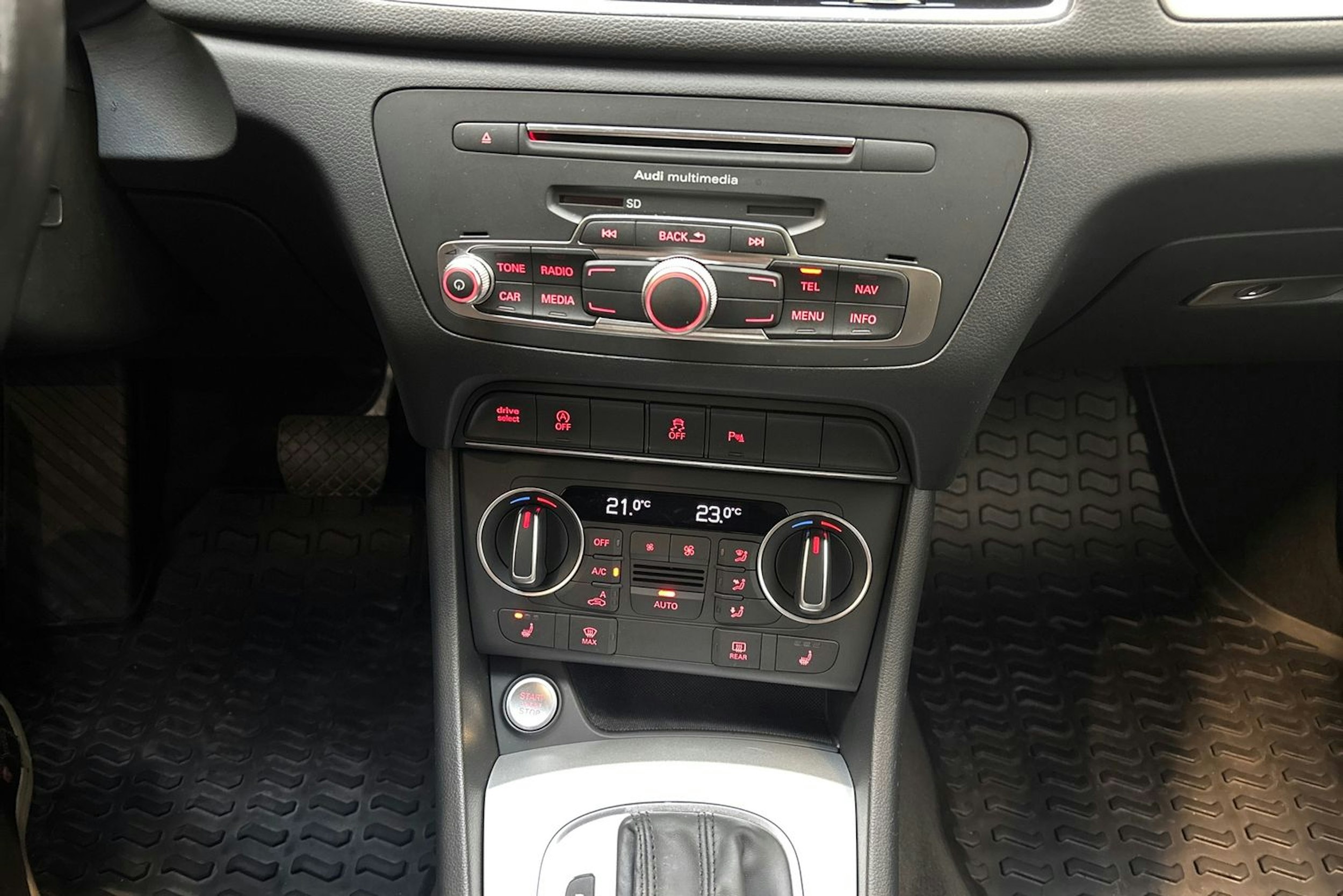 valkoinen Audi Q3 2018 kuva 22.