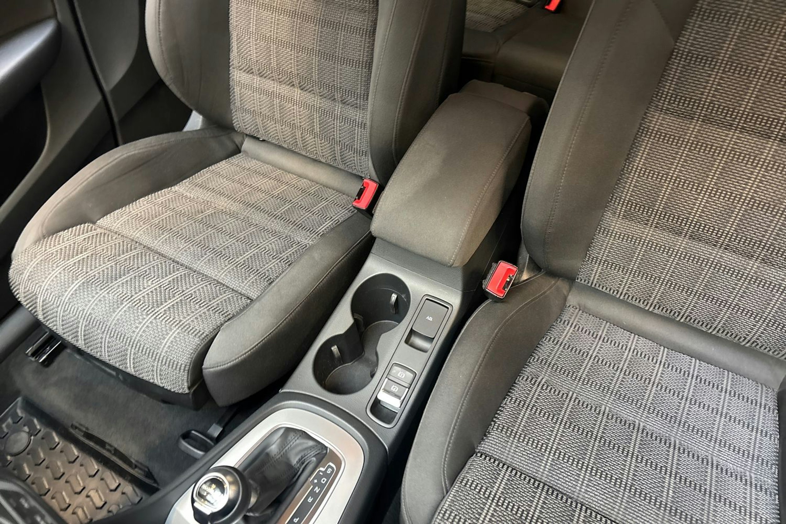 valkoinen Audi Q3 2018 kuva 24.