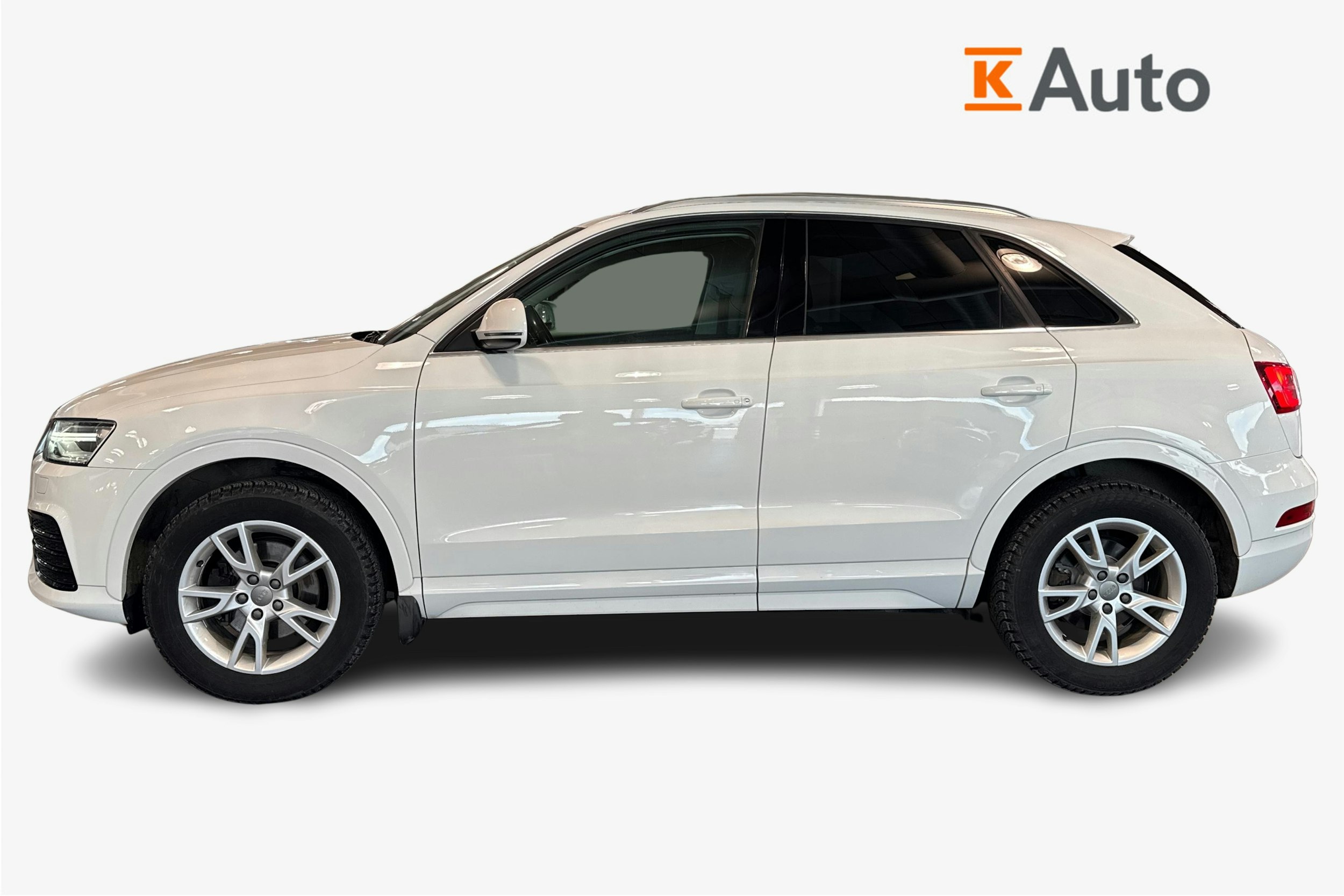 Valkoinen Audi Q3 2018 kuva 6.