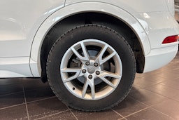 Valkoinen Audi Q3 2018 kuva 13.