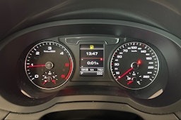 Valkoinen Audi Q3 2018 kuva 14.