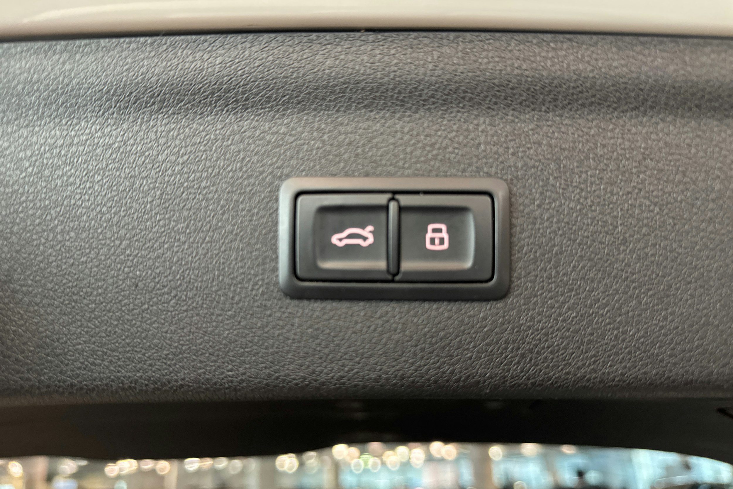 Valkoinen Audi Q3 2018 kuva 20.