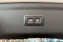 Valkoinen Audi Q3 2018 kuva 20.