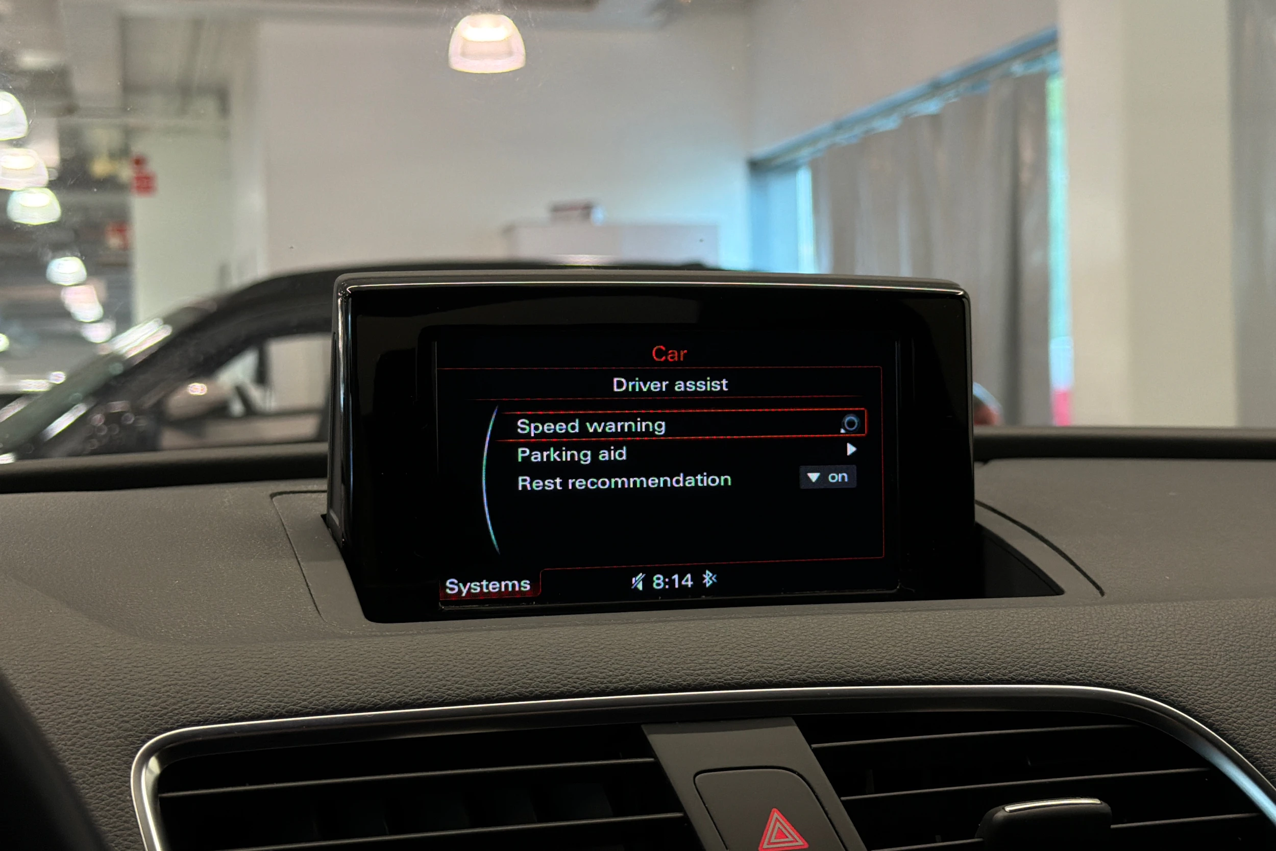 Valkoinen Audi Q3 2018 kuva 24.