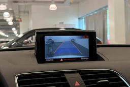 Valkoinen Audi Q3 2018 kuva 26.