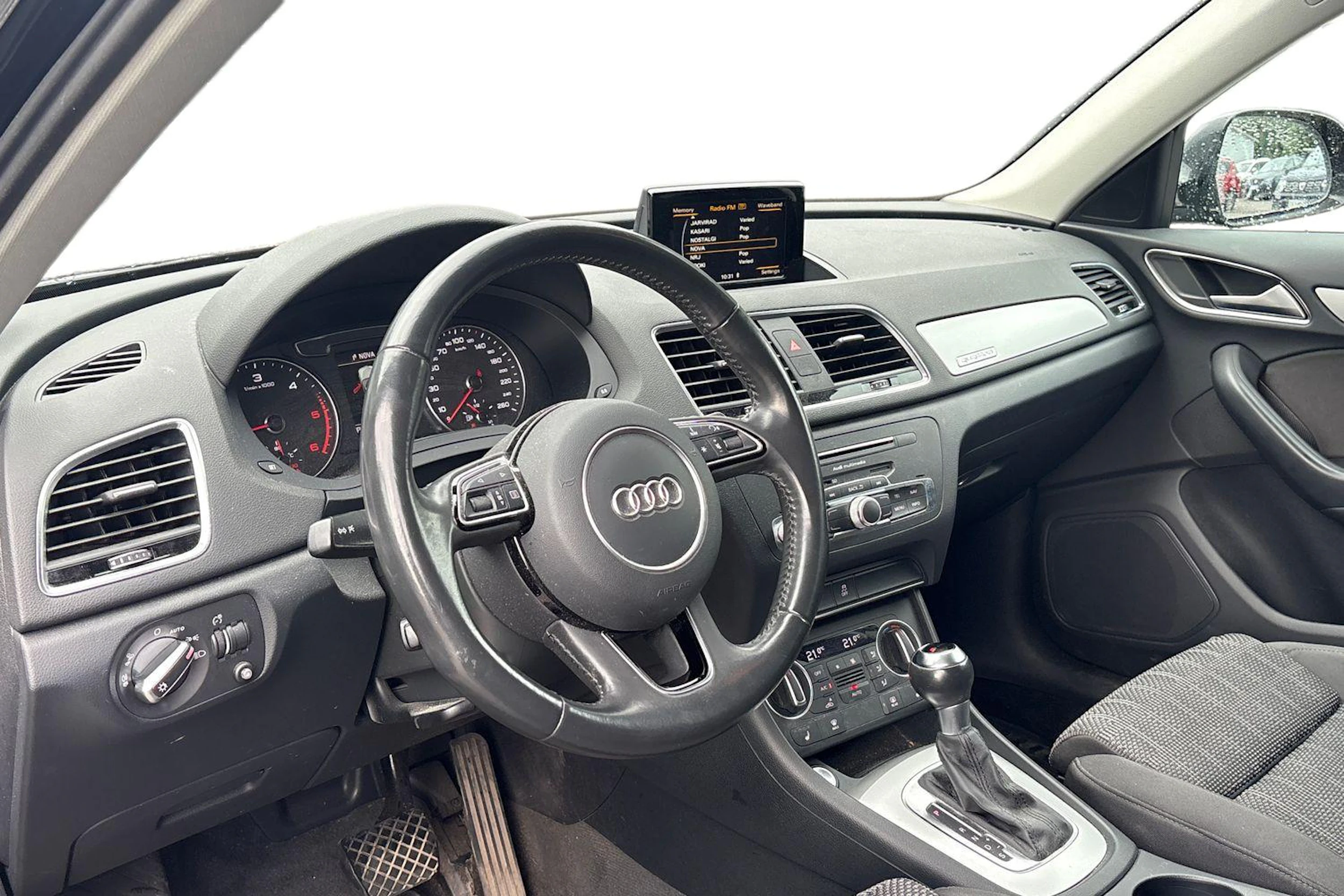 musta Audi Q3 2018 kuva 3.